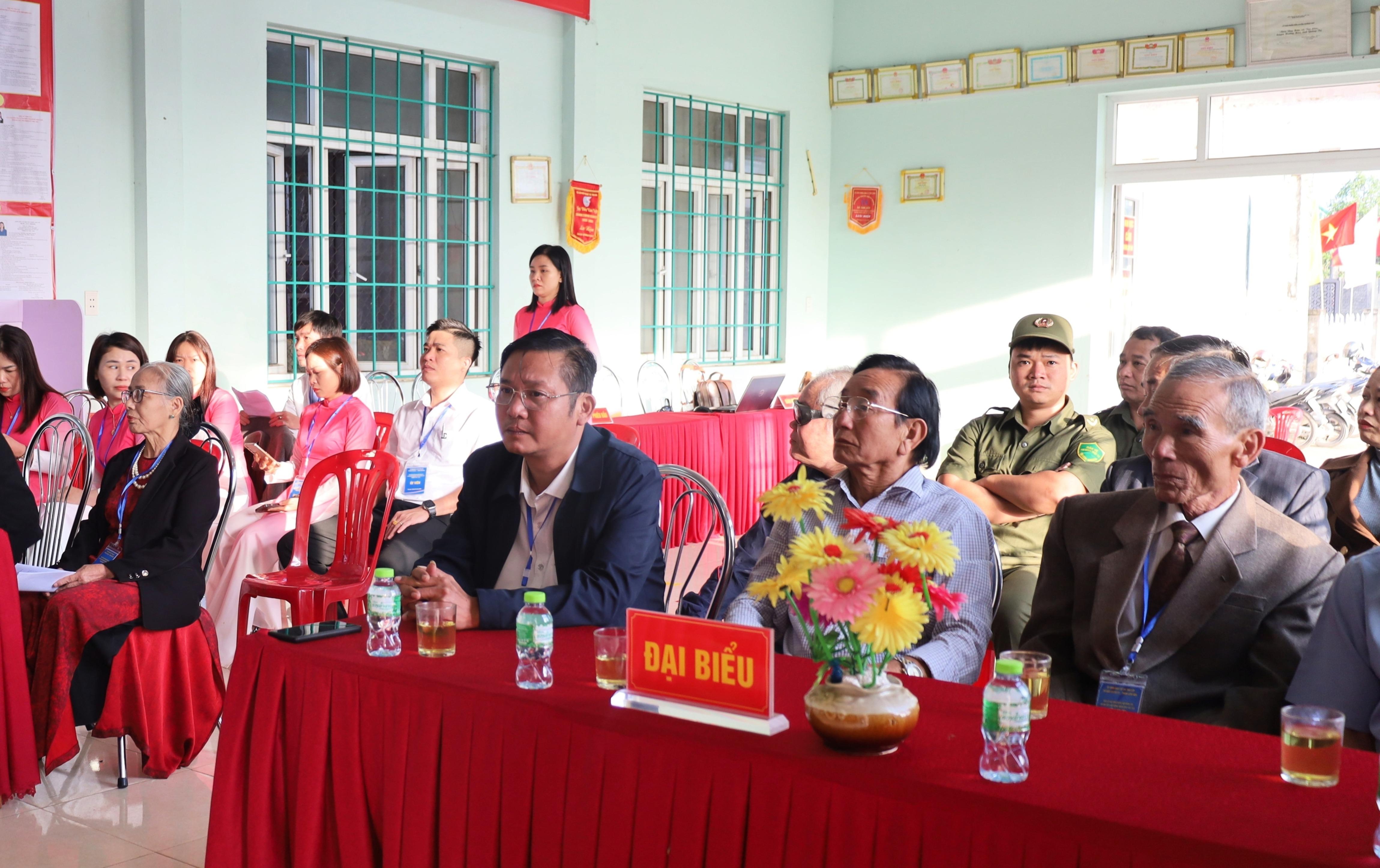 THƯỜNG TRỰC ĐẢNG ỦY XÃ TÂN LẬP DỰ LỄ KHAI MẠC BẦU CỬ TẠI CÁC ĐIỂM BỎ PHIẾU TRÊN ĐỊA BÀN XÃ